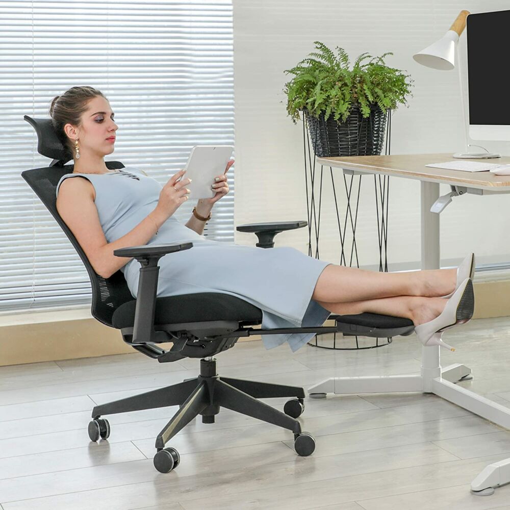 Ergonomikus irodai szék (lábtartóval, max 150 kg-ig, fekete) | Bontour