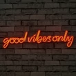 Műanyag LED-es fali dekoráció, Good Vibes Only - Red